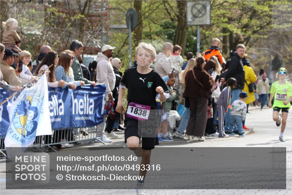 12.04.2026 - 45. Internationalen Wilhelmsburger Insellauf Strokosch-Dieckow http://msf.ph/oto/9493316 12.04.2026 14:48:31 Ziel 71, 1838, 1068, 599, 18 meine-sportfotos.de