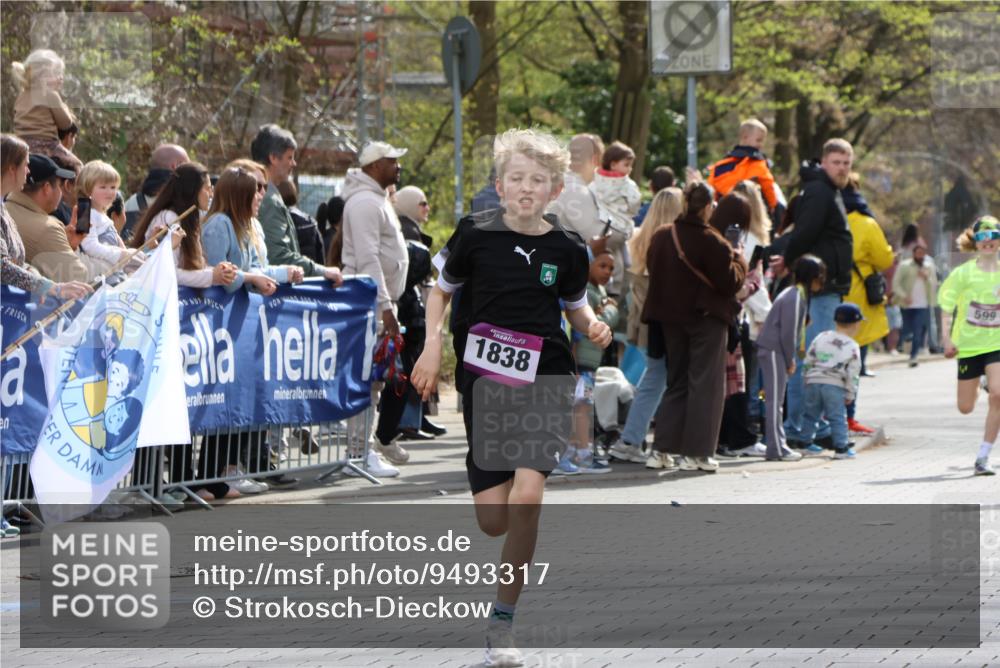 12.04.2026 - 45. Internationalen Wilhelmsburger Insellauf Strokosch-Dieckow http://msf.ph/oto/9493317 12.04.2026 14:48:31 Ziel 71, 1838, 1068, 599, 18 meine-sportfotos.de