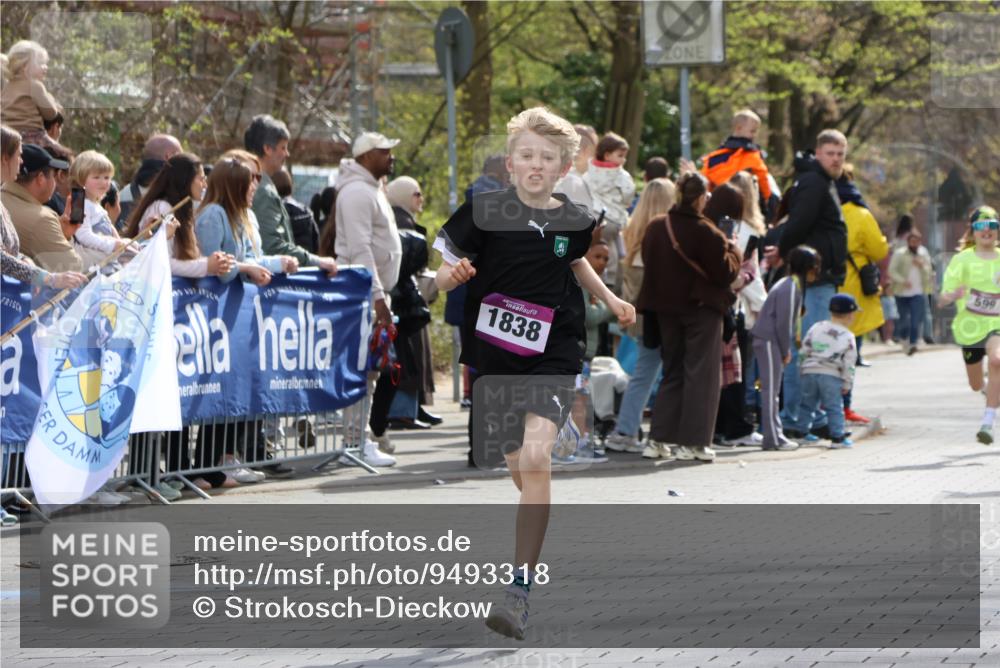 12.04.2026 - 45. Internationalen Wilhelmsburger Insellauf Strokosch-Dieckow http://msf.ph/oto/9493318 12.04.2026 14:48:30 Ziel 71, 1838, 1068, 599, 18 meine-sportfotos.de