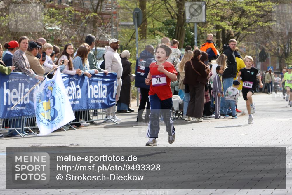 12.04.2026 - 45. Internationalen Wilhelmsburger Insellauf Strokosch-Dieckow http://msf.ph/oto/9493328 12.04.2026 14:48:28 Ziel 71, 1838, 1068, 599, 18 meine-sportfotos.de
