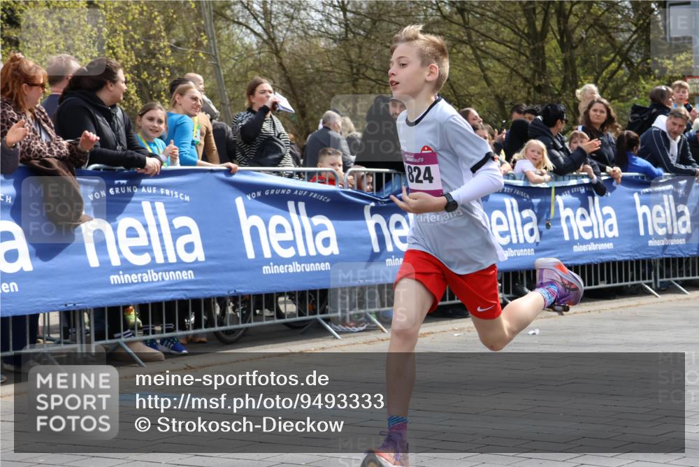 12.04.2026 - 45. Internationalen Wilhelmsburger Insellauf Strokosch-Dieckow http://msf.ph/oto/9493333 12.04.2026 14:48:22 Ziel 1835, 1824 meine-sportfotos.de