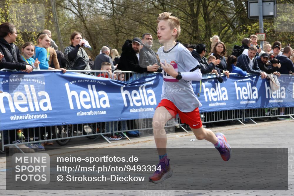 12.04.2026 - 45. Internationalen Wilhelmsburger Insellauf Strokosch-Dieckow http://msf.ph/oto/9493334 12.04.2026 14:48:22 Ziel 1835, 1824 meine-sportfotos.de