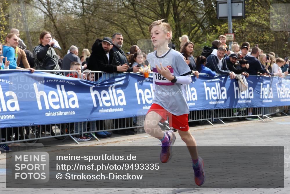 12.04.2026 - 45. Internationalen Wilhelmsburger Insellauf Strokosch-Dieckow http://msf.ph/oto/9493335 12.04.2026 14:48:22 Ziel 1835, 1824 meine-sportfotos.de