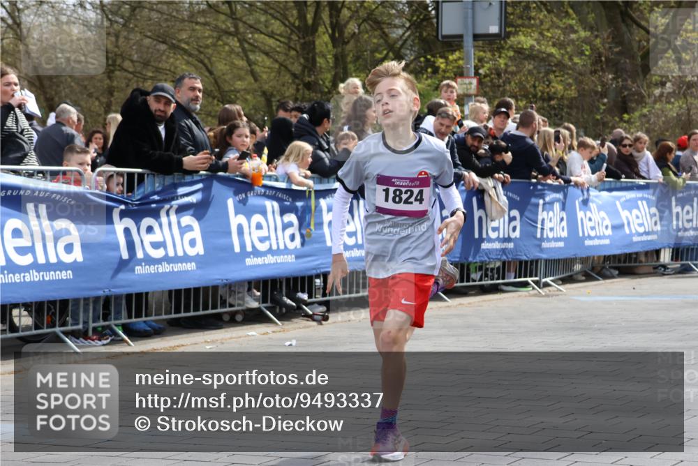 12.04.2026 - 45. Internationalen Wilhelmsburger Insellauf Strokosch-Dieckow http://msf.ph/oto/9493337 12.04.2026 14:48:22 Ziel 1835, 1824 meine-sportfotos.de