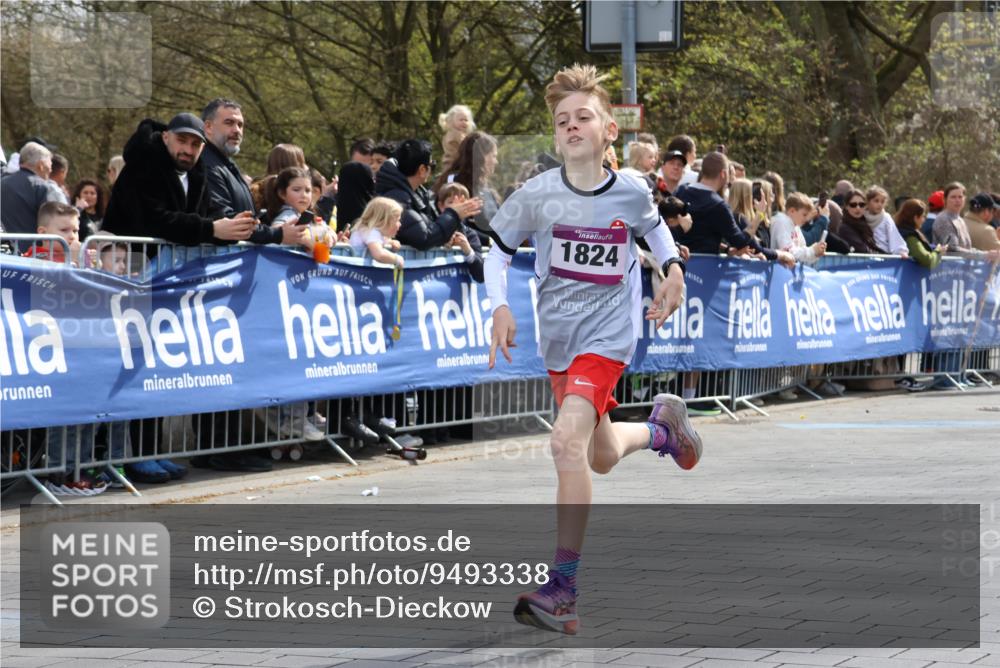 12.04.2026 - 45. Internationalen Wilhelmsburger Insellauf Strokosch-Dieckow http://msf.ph/oto/9493338 12.04.2026 14:48:22 Ziel 1835, 1824 meine-sportfotos.de