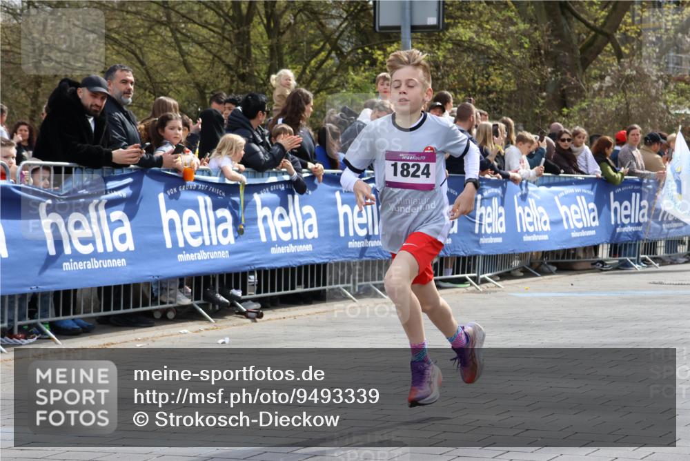 12.04.2026 - 45. Internationalen Wilhelmsburger Insellauf Strokosch-Dieckow http://msf.ph/oto/9493339 12.04.2026 14:48:22 Ziel 1835, 1824 meine-sportfotos.de