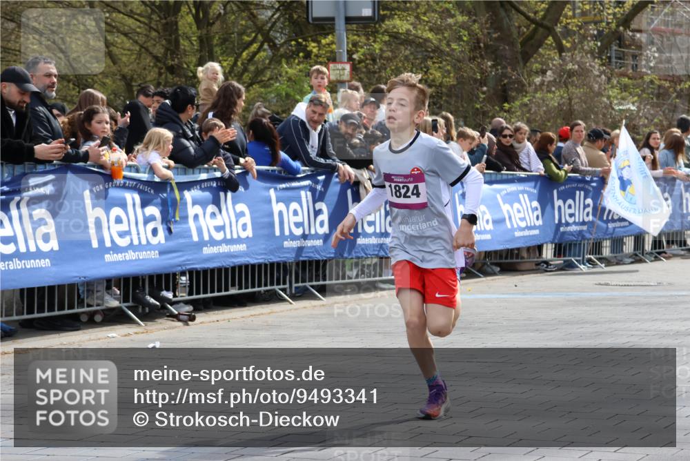 12.04.2026 - 45. Internationalen Wilhelmsburger Insellauf Strokosch-Dieckow http://msf.ph/oto/9493341 12.04.2026 14:48:22 Ziel 1835, 1824 meine-sportfotos.de