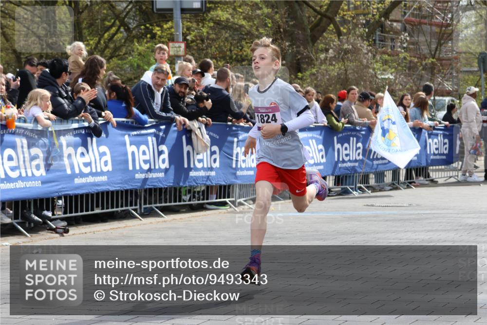 12.04.2026 - 45. Internationalen Wilhelmsburger Insellauf Strokosch-Dieckow http://msf.ph/oto/9493343 12.04.2026 14:48:22 Ziel 1835, 1824 meine-sportfotos.de