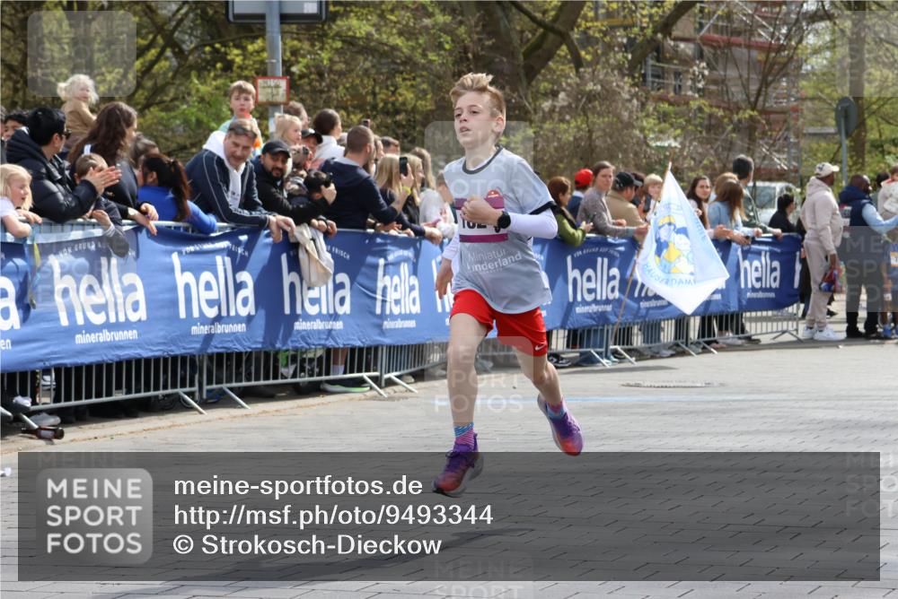 12.04.2026 - 45. Internationalen Wilhelmsburger Insellauf Strokosch-Dieckow http://msf.ph/oto/9493344 12.04.2026 14:48:22 Ziel 1835, 1824 meine-sportfotos.de