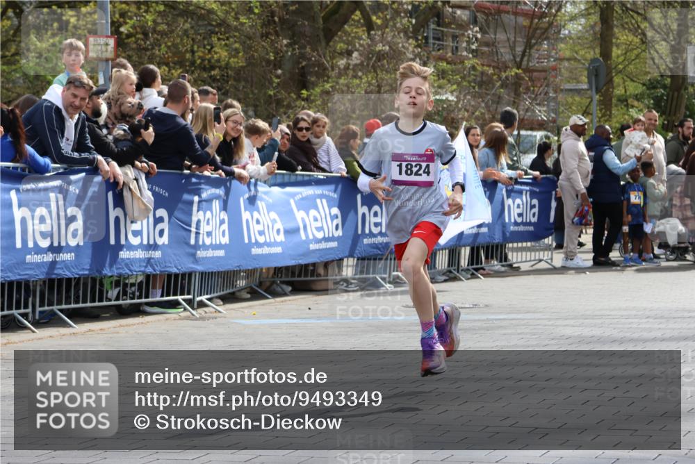 12.04.2026 - 45. Internationalen Wilhelmsburger Insellauf Strokosch-Dieckow http://msf.ph/oto/9493349 12.04.2026 14:48:21 Ziel 1835, 1824 meine-sportfotos.de