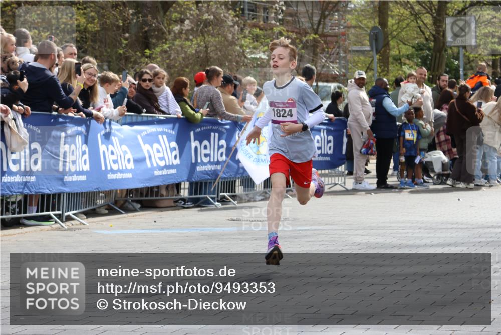 12.04.2026 - 45. Internationalen Wilhelmsburger Insellauf Strokosch-Dieckow http://msf.ph/oto/9493353 12.04.2026 14:48:21 Ziel 1835, 1824 meine-sportfotos.de