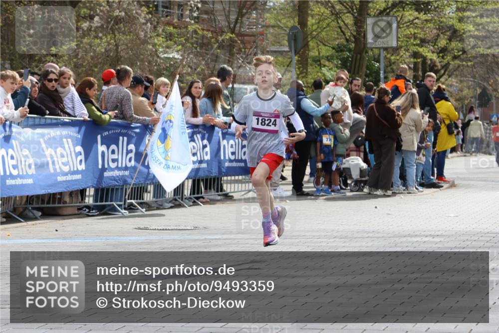 12.04.2026 - 45. Internationalen Wilhelmsburger Insellauf Strokosch-Dieckow http://msf.ph/oto/9493359 12.04.2026 14:48:21 Ziel 1835, 1824 meine-sportfotos.de
