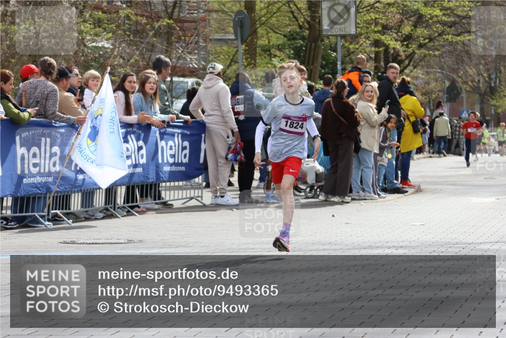 12.04.2026 - 45. Internationalen Wilhelmsburger Insellauf Strokosch-Dieckow http://msf.ph/oto/9493365 12.04.2026 14:48:20 Ziel 1835, 1824 meine-sportfotos.de