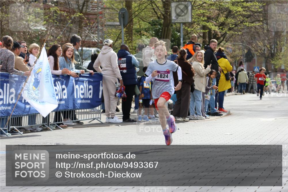12.04.2026 - 45. Internationalen Wilhelmsburger Insellauf Strokosch-Dieckow http://msf.ph/oto/9493367 12.04.2026 14:48:20 Ziel 1835, 1824 meine-sportfotos.de