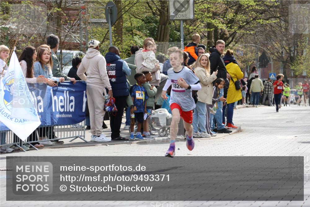 12.04.2026 - 45. Internationalen Wilhelmsburger Insellauf Strokosch-Dieckow http://msf.ph/oto/9493371 12.04.2026 14:48:20 Ziel 1835, 1824 meine-sportfotos.de