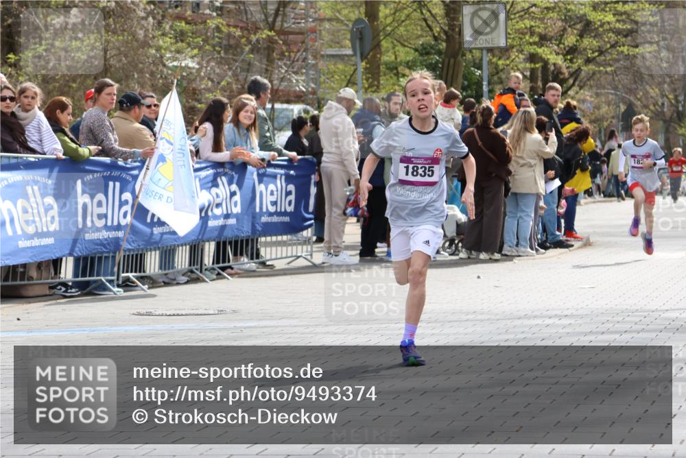12.04.2026 - 45. Internationalen Wilhelmsburger Insellauf Strokosch-Dieckow http://msf.ph/oto/9493374 12.04.2026 14:48:18 Ziel 1835, 1824 meine-sportfotos.de