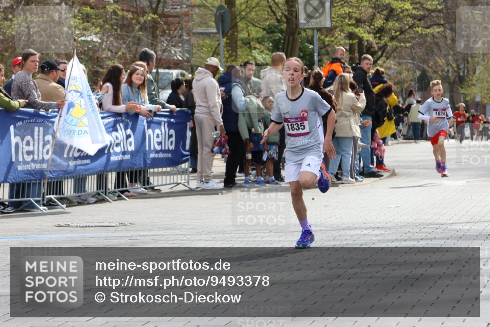 12.04.2026 - 45. Internationalen Wilhelmsburger Insellauf Strokosch-Dieckow http://msf.ph/oto/9493378 12.04.2026 14:48:17 Ziel 1835, 1824 meine-sportfotos.de