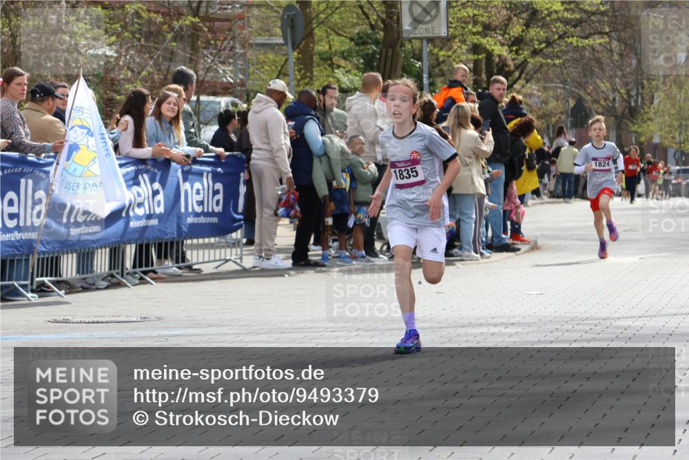 12.04.2026 - 45. Internationalen Wilhelmsburger Insellauf Strokosch-Dieckow http://msf.ph/oto/9493379 12.04.2026 14:48:17 Ziel 1835, 1824 meine-sportfotos.de