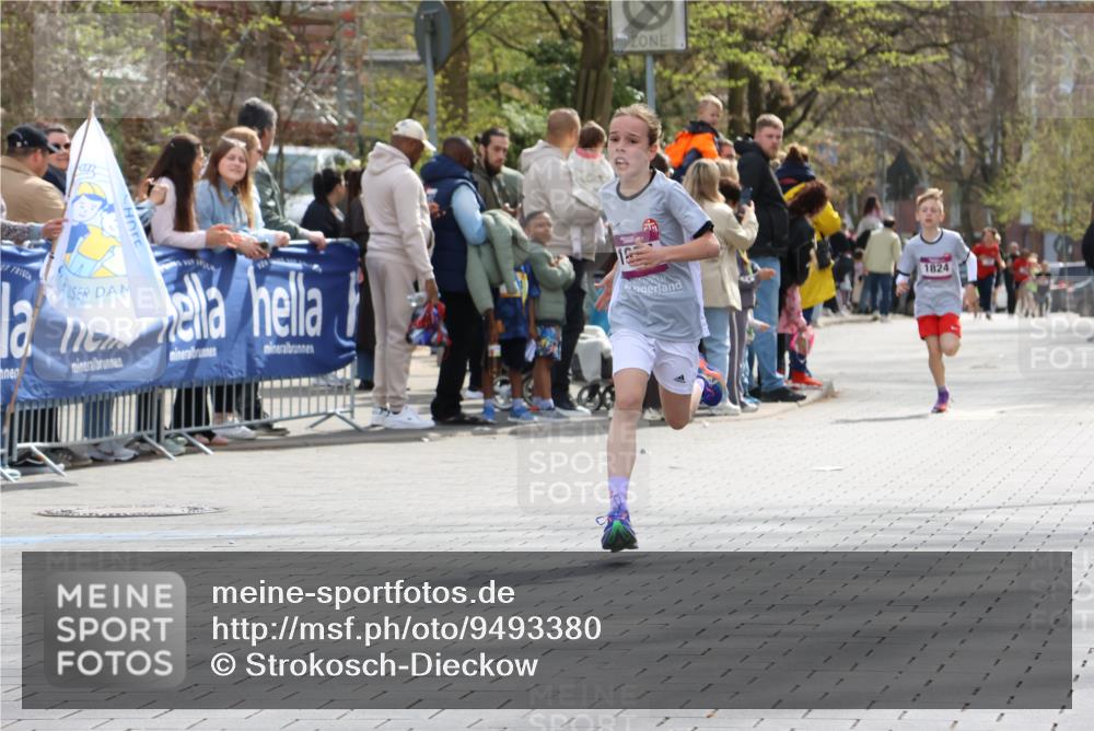 12.04.2026 - 45. Internationalen Wilhelmsburger Insellauf Strokosch-Dieckow http://msf.ph/oto/9493380 12.04.2026 14:48:17 Ziel 1835, 1824 meine-sportfotos.de