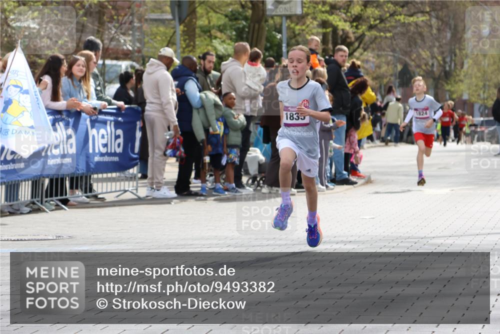 12.04.2026 - 45. Internationalen Wilhelmsburger Insellauf Strokosch-Dieckow http://msf.ph/oto/9493382 12.04.2026 14:48:17 Ziel 1835, 1824 meine-sportfotos.de
