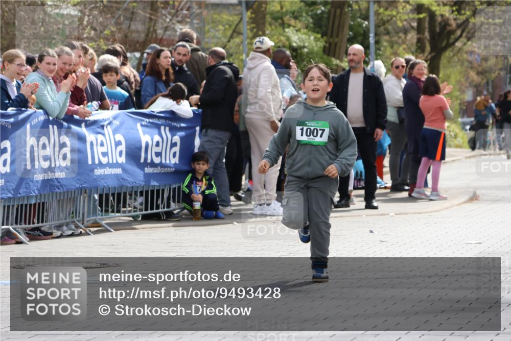 12.04.2026 - 45. Internationalen Wilhelmsburger Insellauf Strokosch-Dieckow http://msf.ph/oto/9493428 12.04.2026 14:38:22 Ziel 1007 meine-sportfotos.de