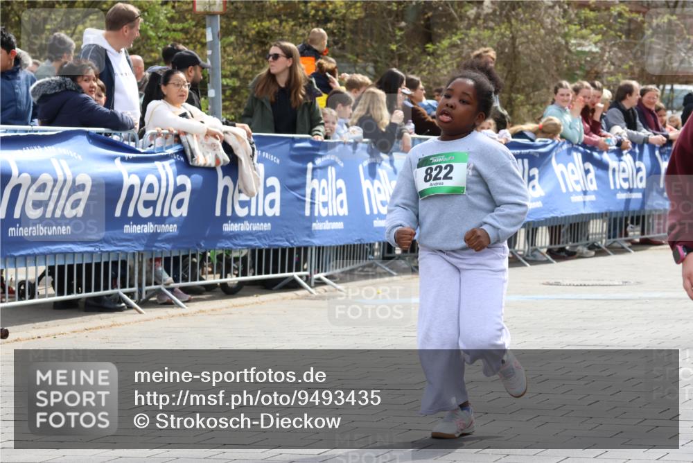 12.04.2026 - 45. Internationalen Wilhelmsburger Insellauf Strokosch-Dieckow http://msf.ph/oto/9493435 12.04.2026 14:37:21 Ziel 822, 1031 meine-sportfotos.de