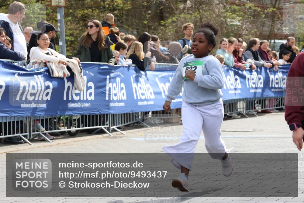 12.04.2026 - 45. Internationalen Wilhelmsburger Insellauf Strokosch-Dieckow http://msf.ph/oto/9493437 12.04.2026 14:37:20 Ziel 822, 1031 meine-sportfotos.de
