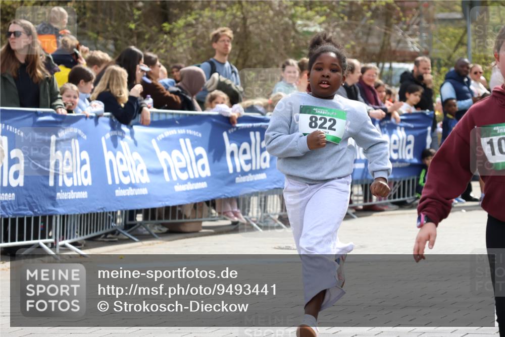 12.04.2026 - 45. Internationalen Wilhelmsburger Insellauf Strokosch-Dieckow http://msf.ph/oto/9493441 12.04.2026 14:37:20 Ziel 822, 1031 meine-sportfotos.de