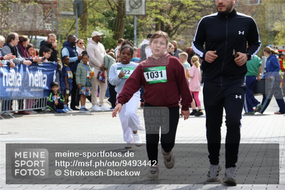 12.04.2026 - 45. Internationalen Wilhelmsburger Insellauf Strokosch-Dieckow http://msf.ph/oto/9493442 12.04.2026 14:37:19 Ziel 822, 1031 meine-sportfotos.de