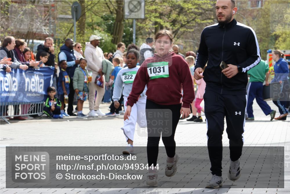 12.04.2026 - 45. Internationalen Wilhelmsburger Insellauf Strokosch-Dieckow http://msf.ph/oto/9493444 12.04.2026 14:37:19 Ziel 822, 1031 meine-sportfotos.de