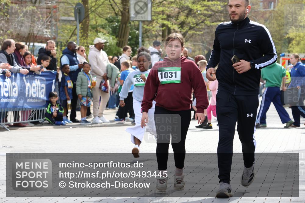 12.04.2026 - 45. Internationalen Wilhelmsburger Insellauf Strokosch-Dieckow http://msf.ph/oto/9493445 12.04.2026 14:37:19 Ziel 822, 1031 meine-sportfotos.de