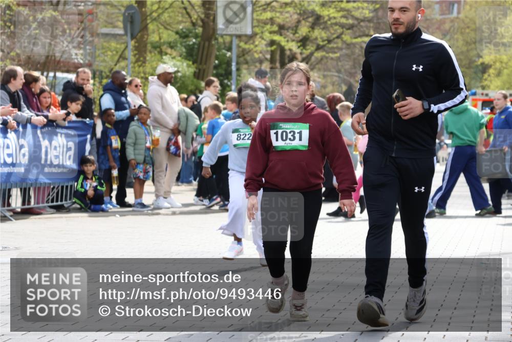 12.04.2026 - 45. Internationalen Wilhelmsburger Insellauf Strokosch-Dieckow http://msf.ph/oto/9493446 12.04.2026 14:37:19 Ziel 822, 1031 meine-sportfotos.de