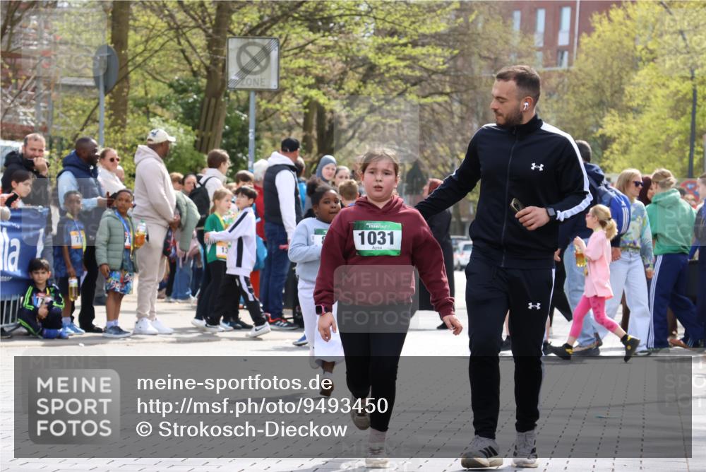 12.04.2026 - 45. Internationalen Wilhelmsburger Insellauf Strokosch-Dieckow http://msf.ph/oto/9493450 12.04.2026 14:37:18 Ziel 822, 1031 meine-sportfotos.de