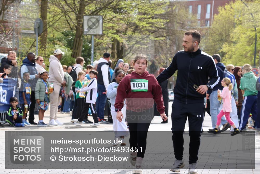 12.04.2026 - 45. Internationalen Wilhelmsburger Insellauf Strokosch-Dieckow http://msf.ph/oto/9493451 12.04.2026 14:37:18 Ziel 822, 1031 meine-sportfotos.de