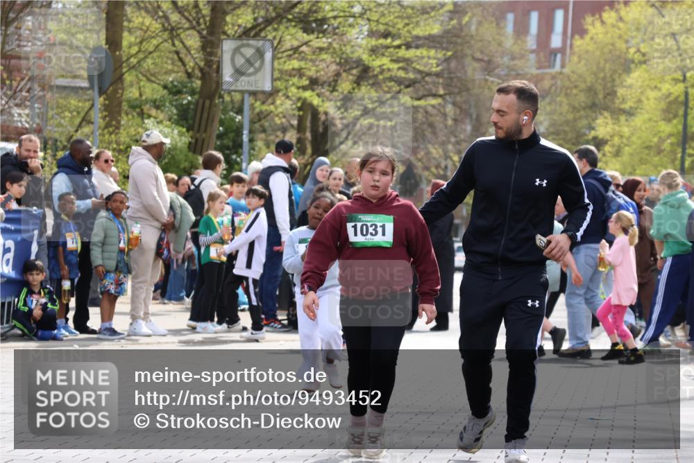 12.04.2026 - 45. Internationalen Wilhelmsburger Insellauf Strokosch-Dieckow http://msf.ph/oto/9493452 12.04.2026 14:37:18 Ziel 822, 1031 meine-sportfotos.de