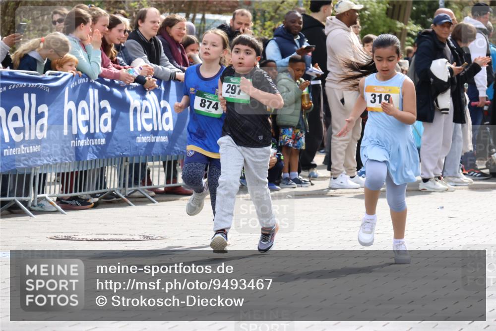 12.04.2026 - 45. Internationalen Wilhelmsburger Insellauf Strokosch-Dieckow http://msf.ph/oto/9493467 12.04.2026 14:37:01 Ziel 689, 92, 874, 297 meine-sportfotos.de