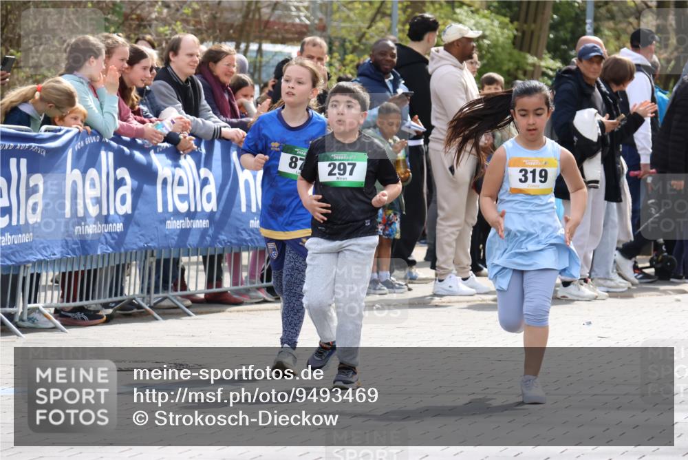 12.04.2026 - 45. Internationalen Wilhelmsburger Insellauf Strokosch-Dieckow http://msf.ph/oto/9493469 12.04.2026 14:37:01 Ziel 689, 92, 874, 297 meine-sportfotos.de