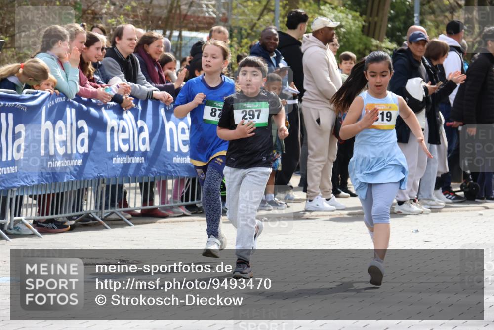12.04.2026 - 45. Internationalen Wilhelmsburger Insellauf Strokosch-Dieckow http://msf.ph/oto/9493470 12.04.2026 14:37:01 Ziel 689, 92, 874, 297 meine-sportfotos.de