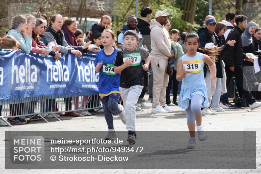 12.04.2026 - 45. Internationalen Wilhelmsburger Insellauf Strokosch-Dieckow http://msf.ph/oto/9493472 12.04.2026 14:37:01 Ziel 689, 92, 874, 297 meine-sportfotos.de