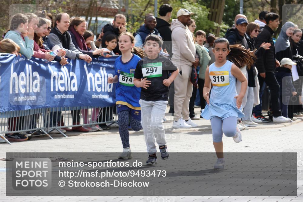 12.04.2026 - 45. Internationalen Wilhelmsburger Insellauf Strokosch-Dieckow http://msf.ph/oto/9493473 12.04.2026 14:37:01 Ziel 689, 92, 874, 297 meine-sportfotos.de