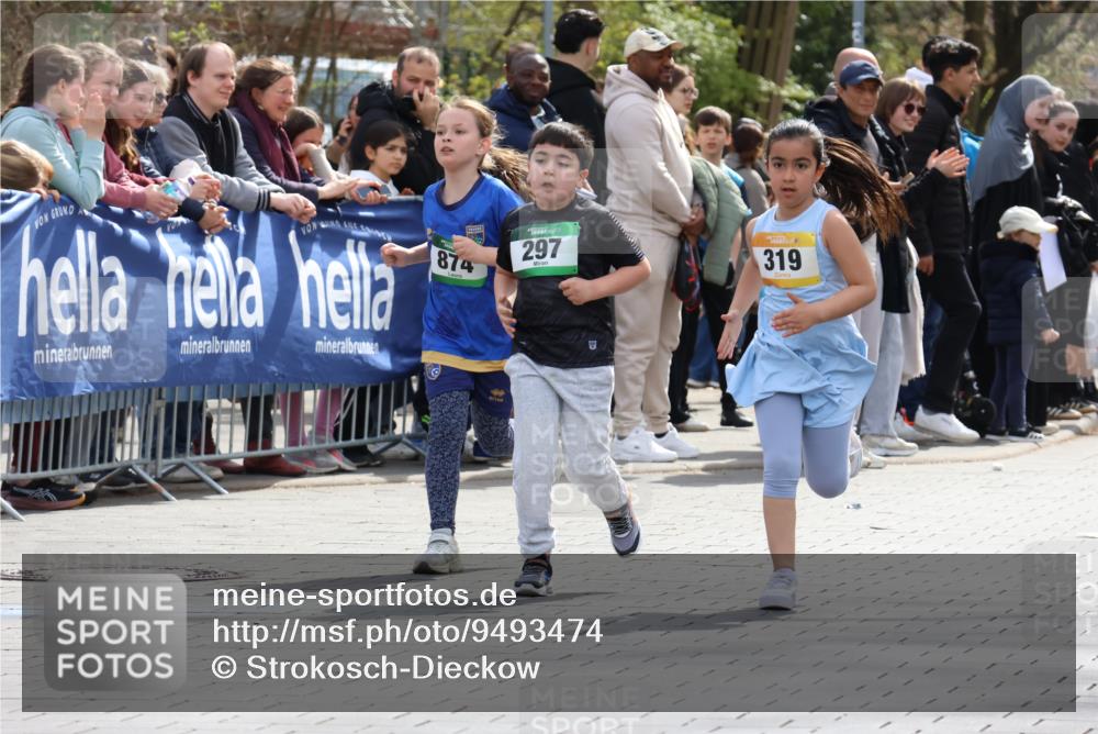 12.04.2026 - 45. Internationalen Wilhelmsburger Insellauf Strokosch-Dieckow http://msf.ph/oto/9493474 12.04.2026 14:37:01 Ziel 689, 92, 874, 297 meine-sportfotos.de