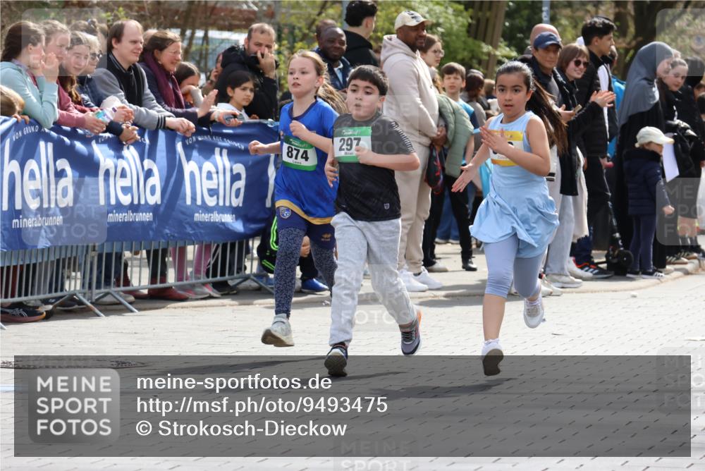 12.04.2026 - 45. Internationalen Wilhelmsburger Insellauf Strokosch-Dieckow http://msf.ph/oto/9493475 12.04.2026 14:37:01 Ziel 689, 92, 874, 297 meine-sportfotos.de