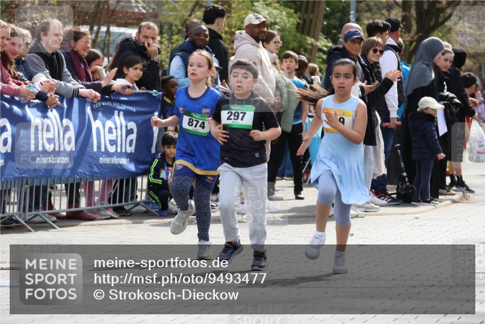 12.04.2026 - 45. Internationalen Wilhelmsburger Insellauf Strokosch-Dieckow http://msf.ph/oto/9493477 12.04.2026 14:37:00 Ziel 689, 92, 874, 297 meine-sportfotos.de