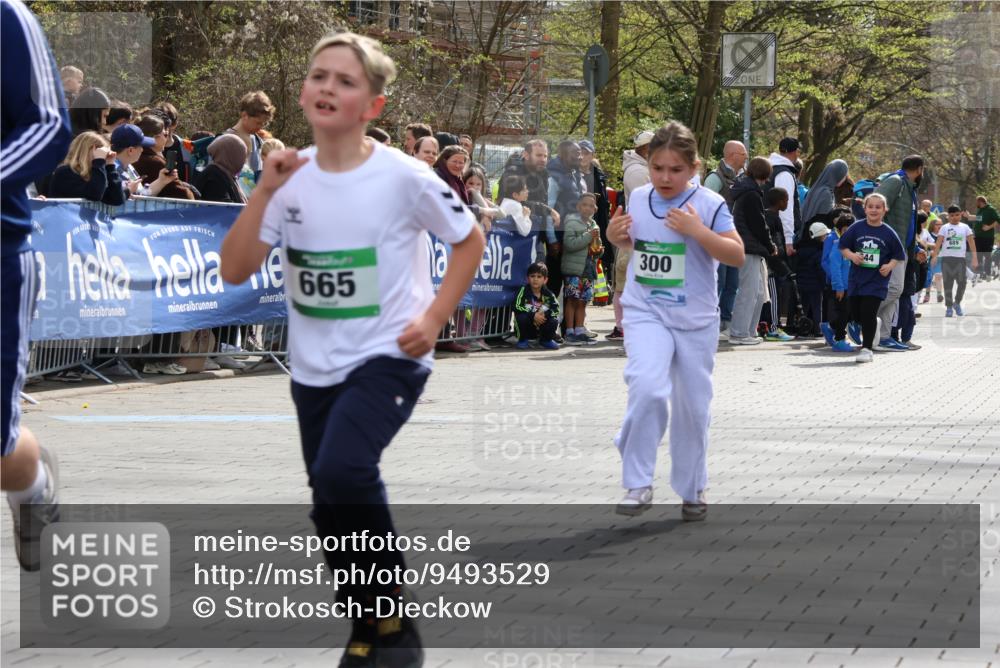 12.04.2026 - 45. Internationalen Wilhelmsburger Insellauf Strokosch-Dieckow http://msf.ph/oto/9493529 12.04.2026 14:36:40 Ziel 296, 343, 665, 300 meine-sportfotos.de