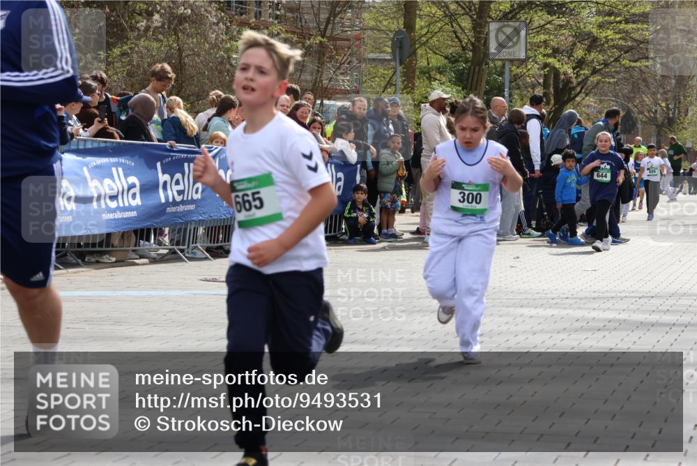 12.04.2026 - 45. Internationalen Wilhelmsburger Insellauf Strokosch-Dieckow http://msf.ph/oto/9493531 12.04.2026 14:36:40 Ziel 296, 343, 665, 300 meine-sportfotos.de