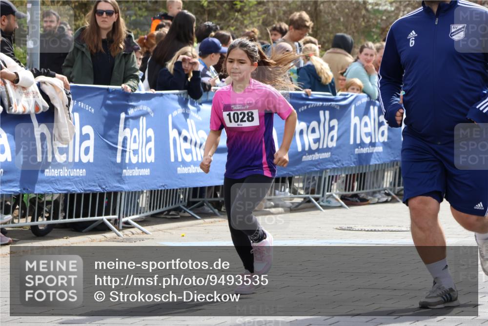 12.04.2026 - 45. Internationalen Wilhelmsburger Insellauf Strokosch-Dieckow http://msf.ph/oto/9493535 12.04.2026 14:36:39 Ziel 296, 343, 665, 300 meine-sportfotos.de