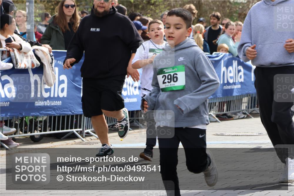 12.04.2026 - 45. Internationalen Wilhelmsburger Insellauf Strokosch-Dieckow http://msf.ph/oto/9493541 12.04.2026 14:36:37 Ziel 834, 1003, 296, 343, 665 meine-sportfotos.de