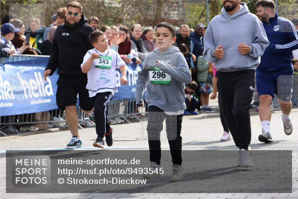 12.04.2026 - 45. Internationalen Wilhelmsburger Insellauf Strokosch-Dieckow http://msf.ph/oto/9493545 12.04.2026 14:36:37 Ziel 834, 1003, 296, 343, 665 meine-sportfotos.de
