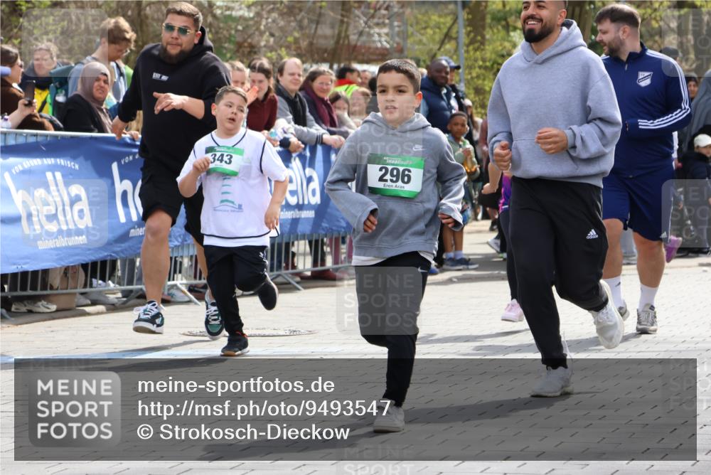 12.04.2026 - 45. Internationalen Wilhelmsburger Insellauf Strokosch-Dieckow http://msf.ph/oto/9493547 12.04.2026 14:36:36 Ziel 1030, 1033, 834, 1003, 296, 343, 665 meine-sportfotos.de