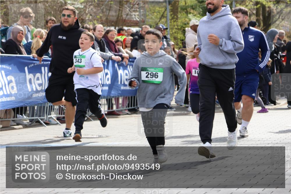 12.04.2026 - 45. Internationalen Wilhelmsburger Insellauf Strokosch-Dieckow http://msf.ph/oto/9493549 12.04.2026 14:36:36 Ziel 1030, 1033, 834, 1003, 296, 343, 665 meine-sportfotos.de